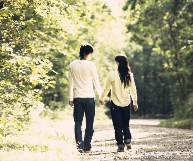 老公车祸惨死,我带孩子嫁给情人,一年后收到一