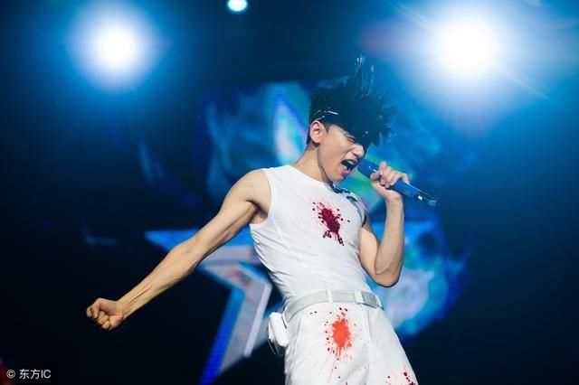 张杰曾因抑郁症想跳楼自杀,抱着何炅和谢娜痛