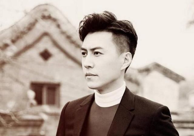 靳东的真实身世曝光,家世显赫,二婚的李佳能嫁