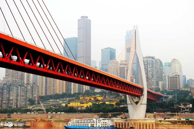 韩国人游中国重庆,感叹:重庆太发达了,韩国的城