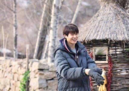 都是何炅提携的人,王嘉尔起来了,魏大勋为何就