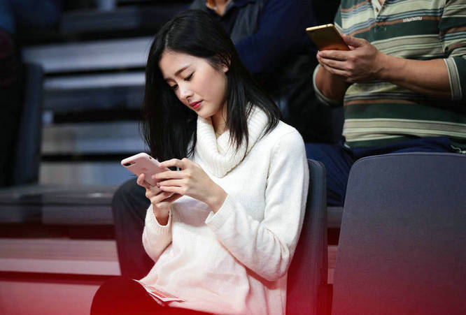 cba美女球迷引关注 肤白貌美妩媚动人