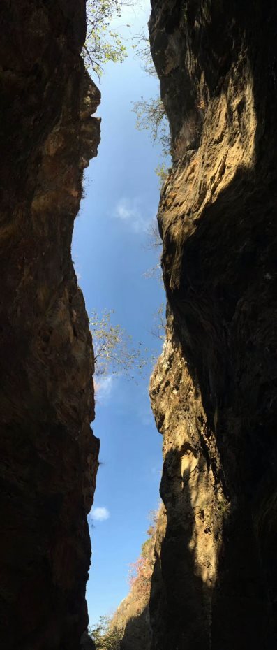 初冬美景亦斑斓:徐州银山大裂谷 探秘一线天 初冬美景亦斑斓:徐州银山大裂谷 探秘一线天