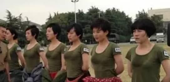 穿帮?拍古装戏上面穿衣服,下面最好啥也不穿,