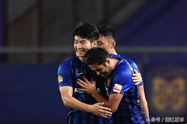 李霄鹏:不明白最后一个角球啥意思 鲁能想双冠
