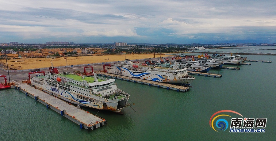 停靠在泊位上的船舶.南海网记者 刘洋 摄
