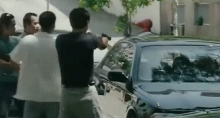 曾绑架香港首富李嘉诚长子,被枪决后,老婆卷亿