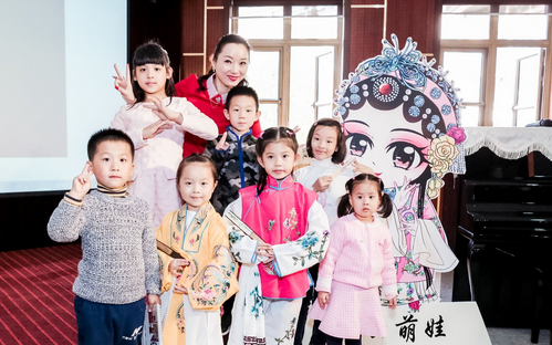 【领航新征程】昆曲传承有萌娃 卡通形象让孩子领悟昆曲之美 【领航新征程】昆曲传承有萌娃 卡通形象让孩子领悟昆曲之美