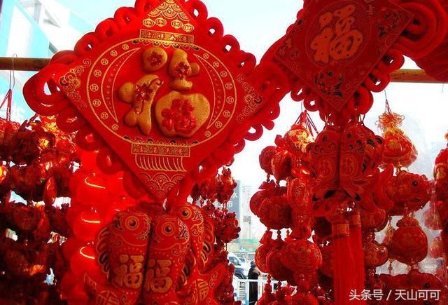 红红火火过大年,贴对联,大红灯笼高高挂了