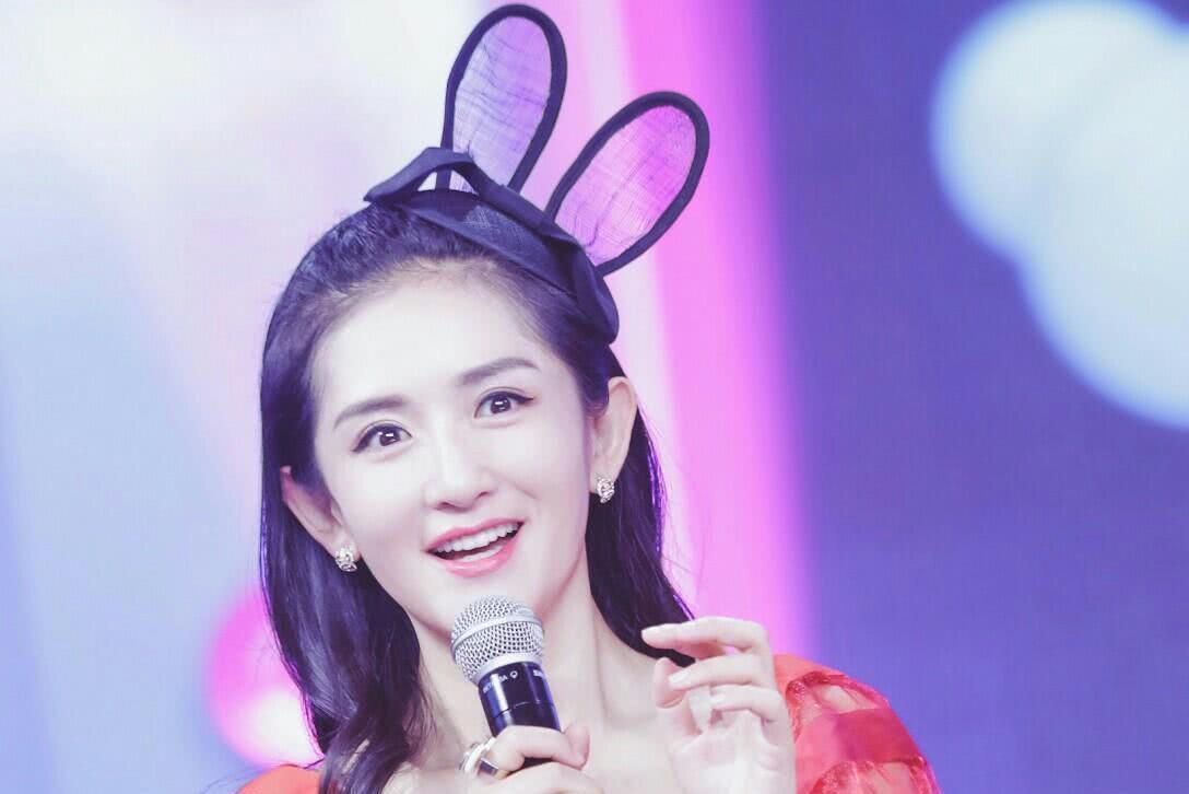 他曾骂哭谢娜,批评邓超,身价千万却十分低调。