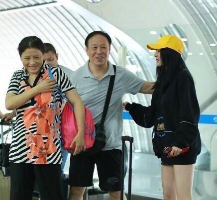 68岁崔新琴生活照带出多个大牌明星 王珞丹贾