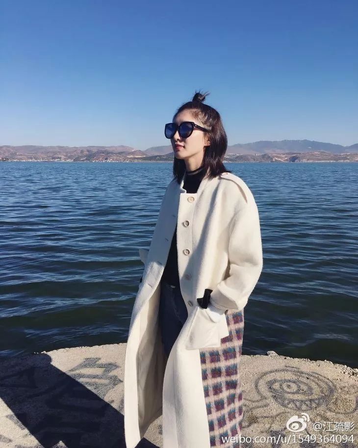 辛芷蕾的黑色套装江疏影的白毛衣,让我难以取