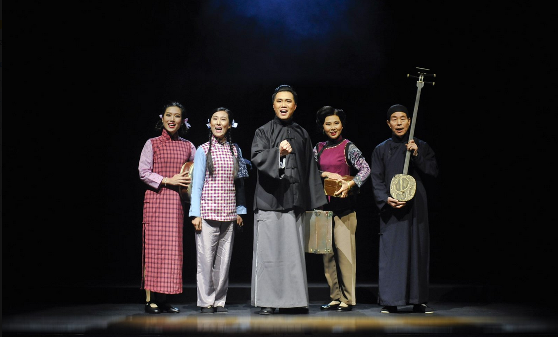 三十余年 三代艺术家 一部《方珍珠》 三十余年 三代艺术家 一部《方珍珠》