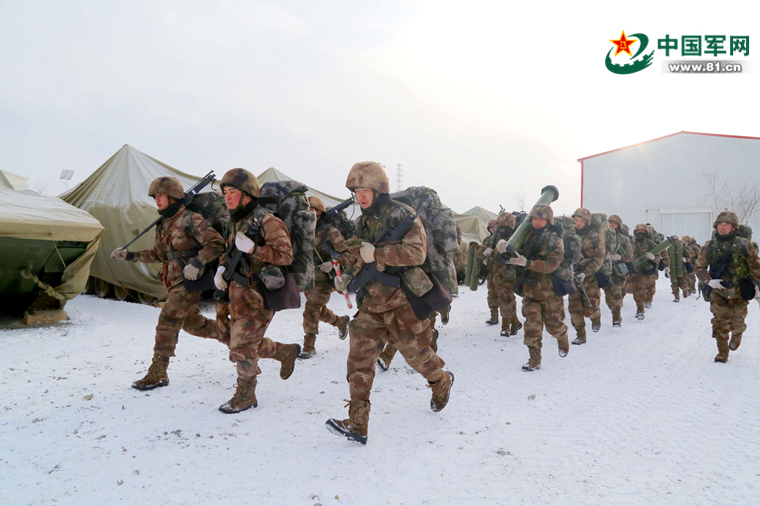 第76集团军某合成旅春节前夕举行战备拉动演练