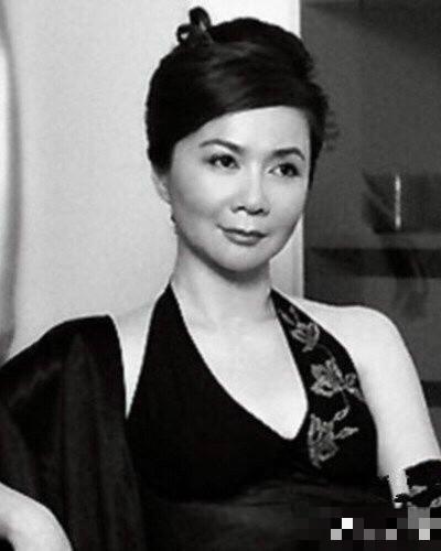 别嫌弃小品演员的颜值,蔡明宋丹丹年轻时都是