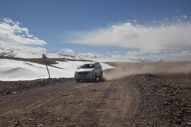 进藏开什么车最合适?霸道太贵,五菱跑的最快