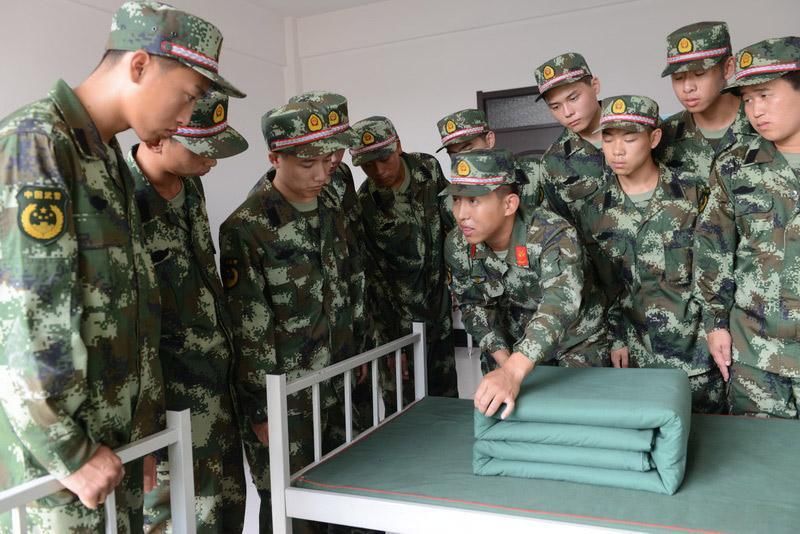 当兵的月薪8000还不知足,这个小中尉到底想干