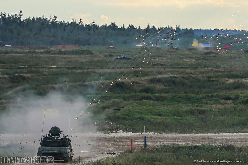 ZSU-23-4M4“石勒喀M4”开火瞬间。