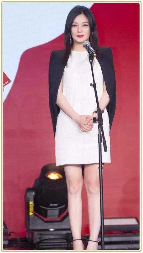 我天!几日不见,赵薇暴瘦!大象腿变筷子腿,网友