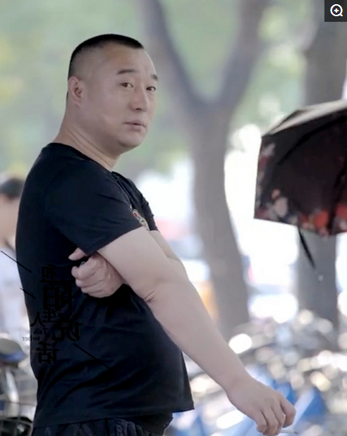 大力哥出狱,首次接受采访,谈及女儿数次哽咽网