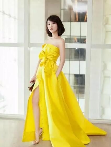 最挑人的服装:丽颖冬雨杨颖肤白腿长,然对杨幂