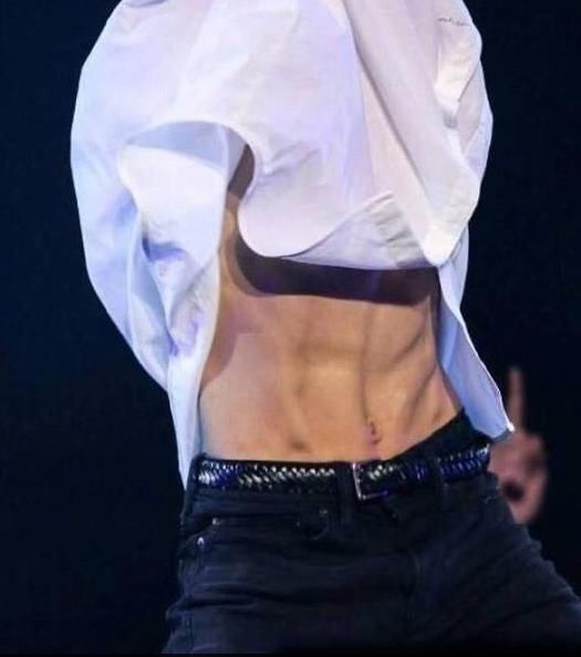 易烊千玺的腹肌,白敬亭的腹肌,杨洋的腹肌,都输