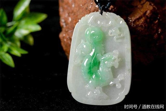 佩戴玉器很讲究风水，你身上的玉能保佑你吗？