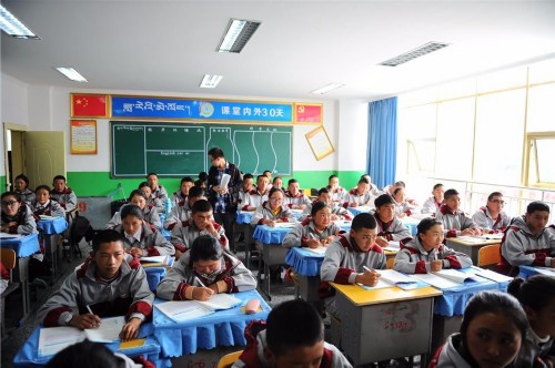 西藏异地办学的探索:从那曲到拉萨的求学路