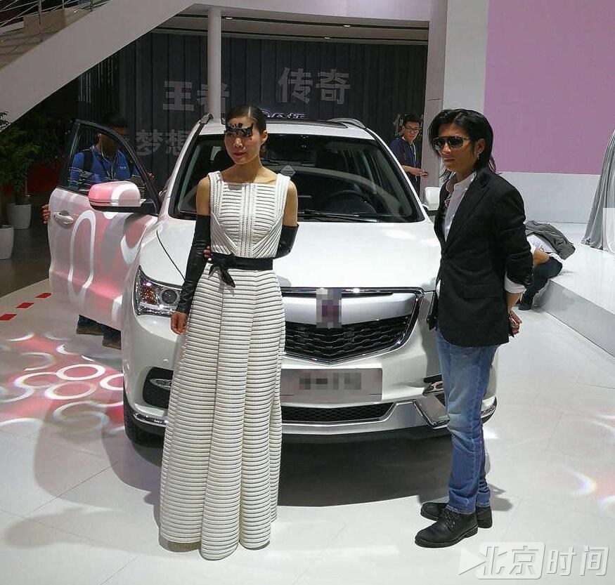 山寨王菲谢霆锋合体捞金 本尊看了要哭 山寨王菲谢霆锋合体捞金 本尊看了要哭