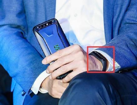 突然官宣!小米手环3外观\/功能齐曝光:支持触屏