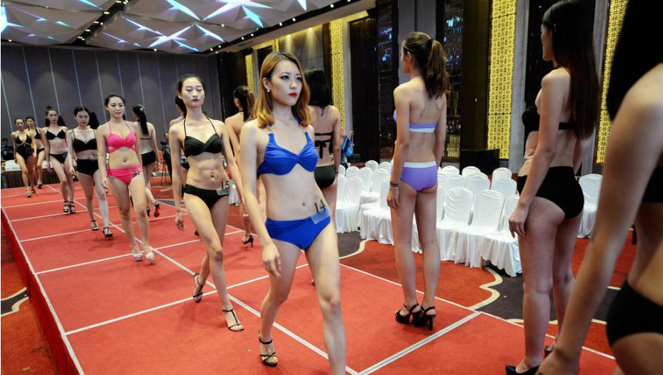 济南举办超模大赛 大学生展性感最小仅16岁