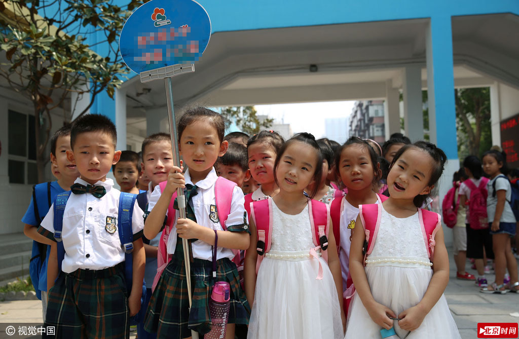 在入学的新生中，有7对双胞胎格外引人注目，其中两对是龙凤胎，可爱的他们非常招人喜爱。