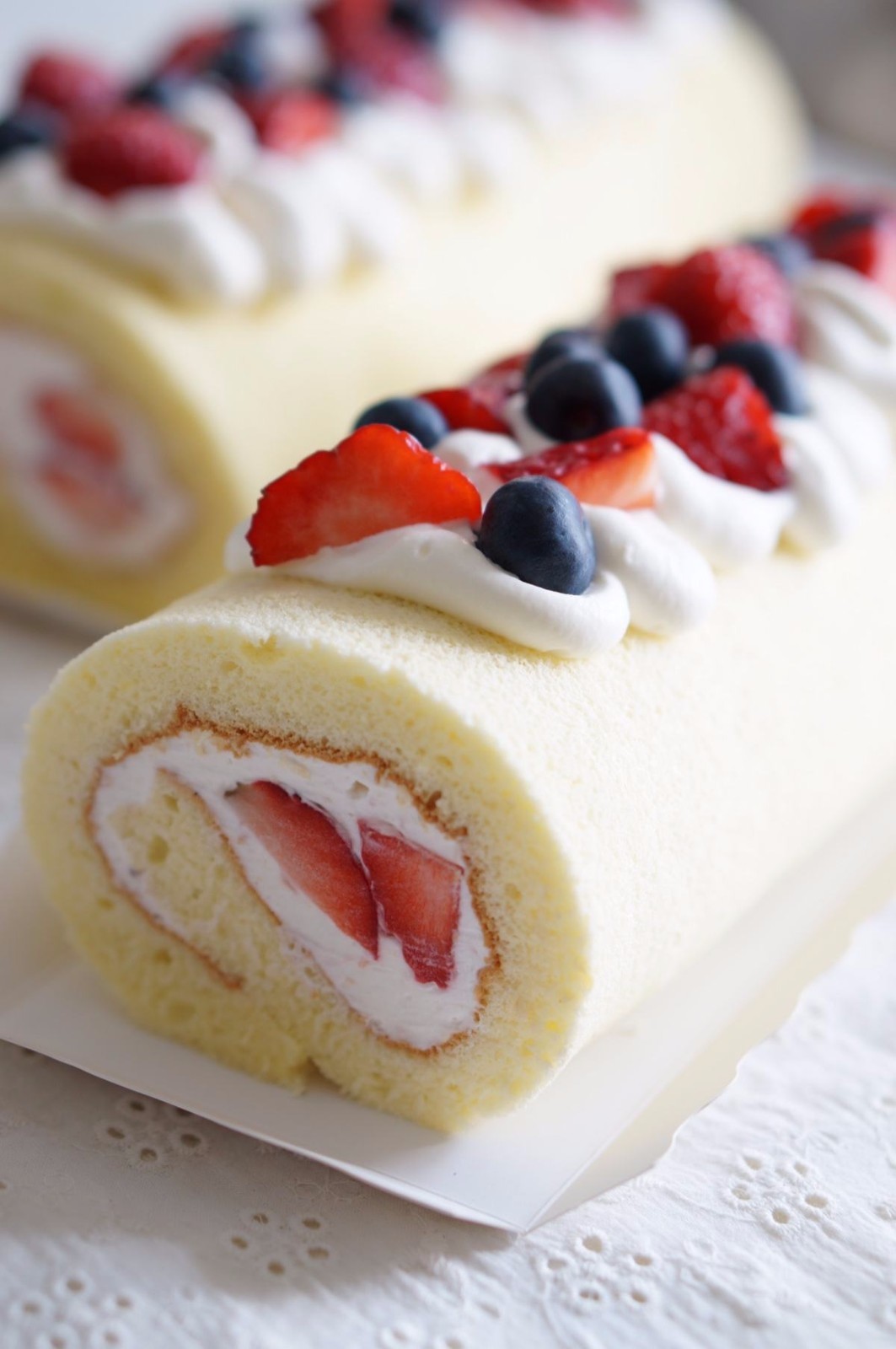 原味戚风蛋糕卷可以随意加水果哦