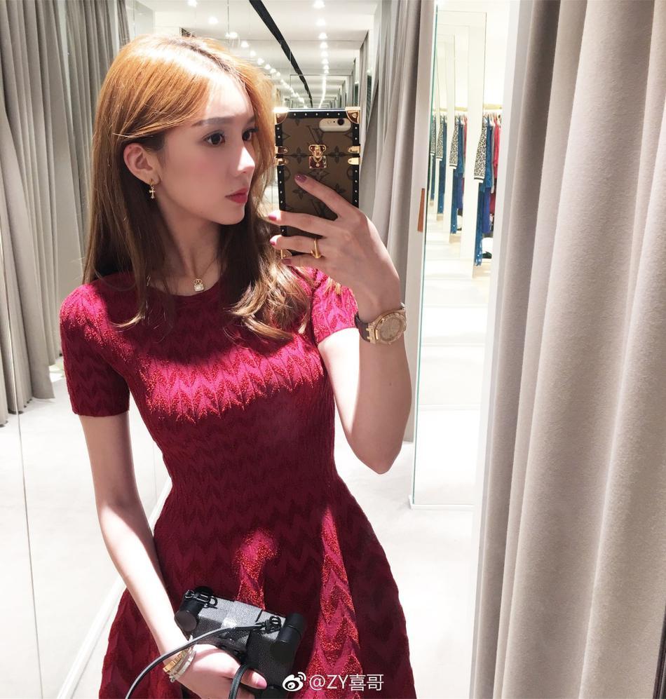 比阿娇还瘦!网红富二代秦奋正牌女友曝光