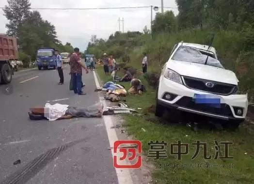 驾校学员考试途中与货车相撞 致3死4伤 驾校学员考试途中与货车相撞 致3死4伤