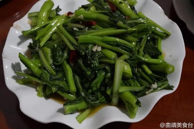 曲靖最繁华的烧烤一条街,据说这家海鲜粥一人