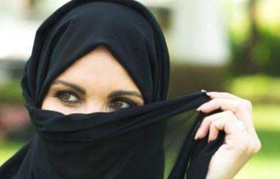 迪拜土豪来中国,刚下高铁就很生气,感觉被骗了