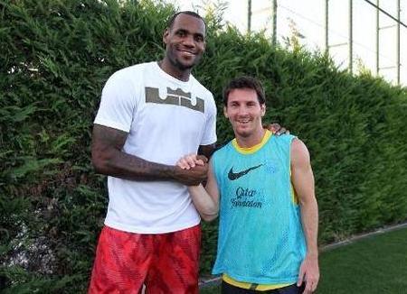 苏亚雷斯造访火箭队,抢走了周琦的号码,却没抢