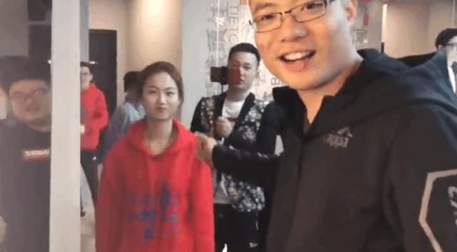 斗鱼大司马户外直播真皮网咖开业!网友:是时候