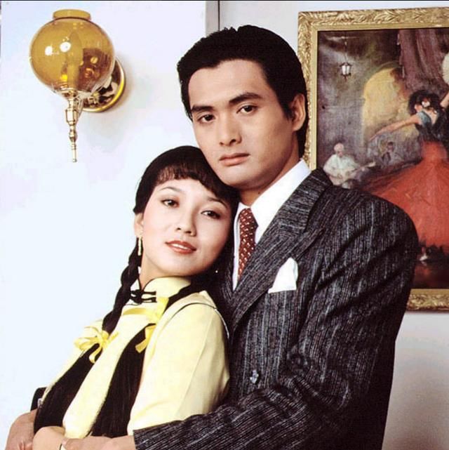 周润发版《上海滩》珍贵剧照,25岁的发哥太帅