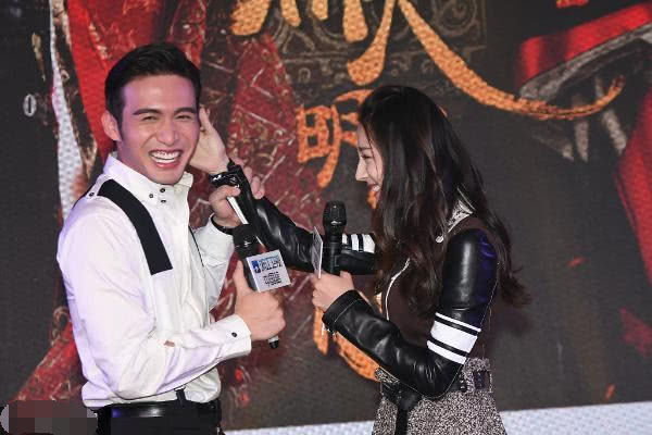 迪丽热巴低调恋爱了,微博公布表白甜炸了,杨幂