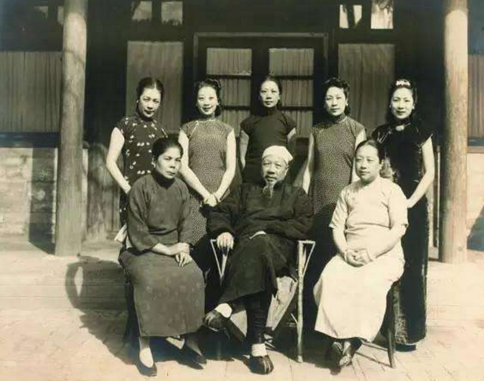 贵族没落,未必只有落魄,裕容龄用行动,诠释在逆