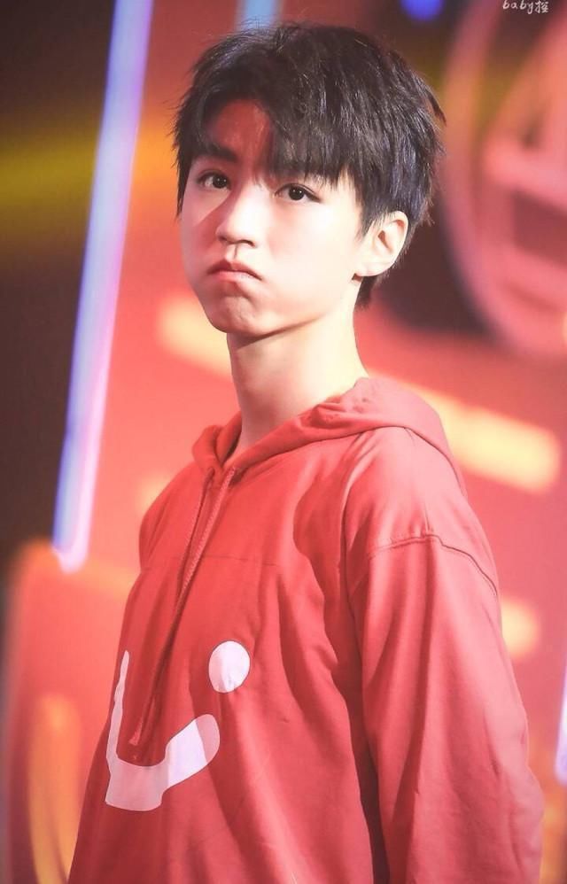 当红男明星嘟嘴卖萌,王俊凯委屈,刘昊然惹人怜