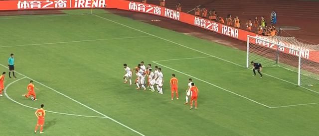 中国足球又一高光时刻!35分钟就踢伊朗3比0,对