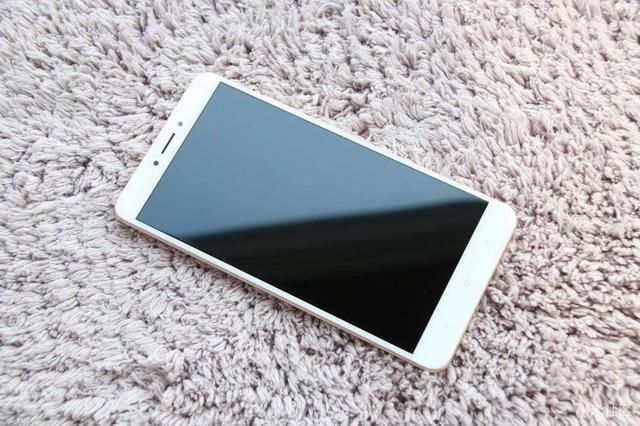 小米MAX2降至千元出头的价格:大屏控的福音,