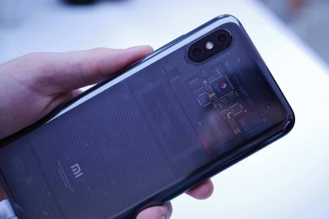 国产新技术旗舰手机扎堆发布,留给小米8探索版