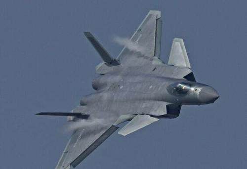 我国培养一名歼20飞行员需要花费多少?一组数