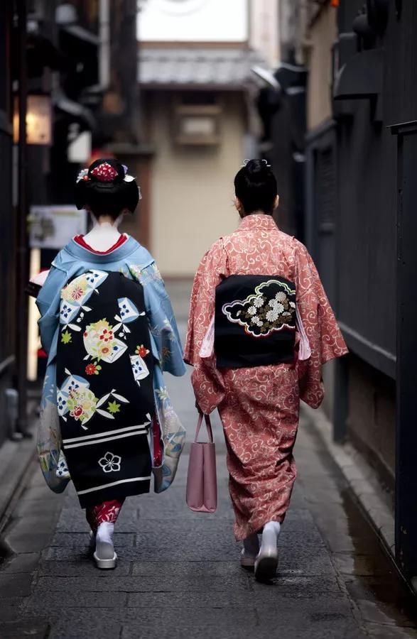 日本女子和服背后小枕头真正的用处,知道真相