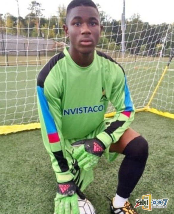 高中生踢足球倒地撞头 昏迷3天醒来不会说英语了 高中生踢足球倒地撞头 昏迷3天醒来不会说英语了