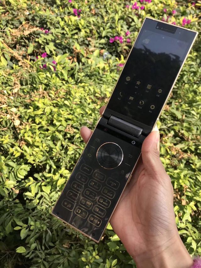 成功人士专属 三星W2018旗舰商务翻盖手机